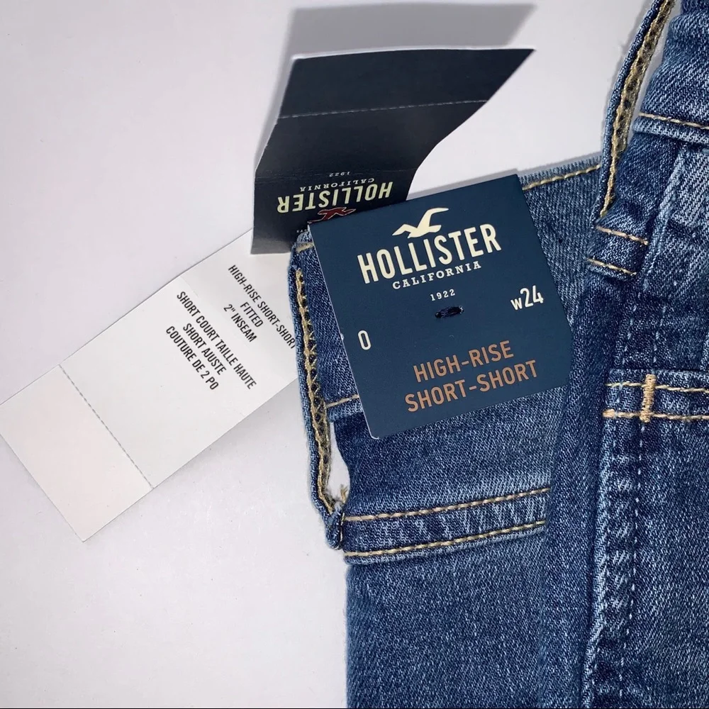 NEW WITH TAGS HOLLISTER High-Rise Short-Short Denim Shorts Raw Hem, Size…